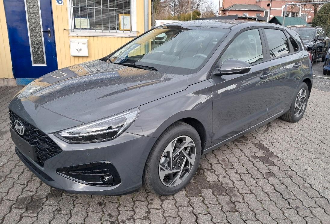 Hyundai i30-1.6T DCT-KLIMAAUT-SHZ-LHZ-LED-NAVI- PDC v/h