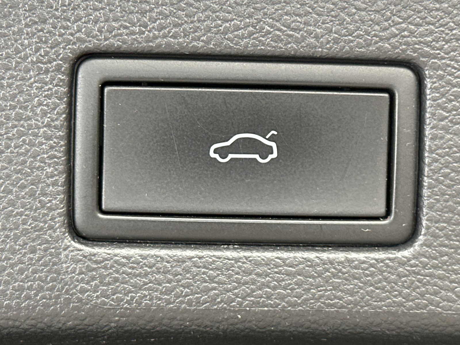 Fahrzeugabbildung Volkswagen Arteon 2.0 TSI DSG R-Line NAV+MATRIX+ACC+VCOCK
