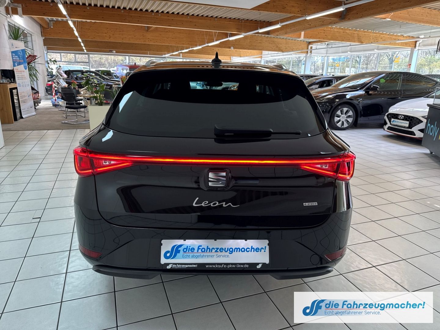 Fahrzeugabbildung SEAT Leon Sportstourer Xcellence e-HYBRID Navi Digita