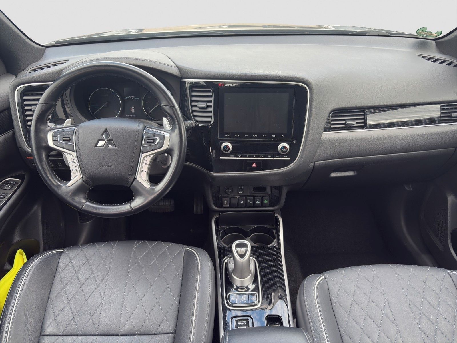 Fahrzeugabbildung Mitsubishi Plug-in Hybrid Outlander