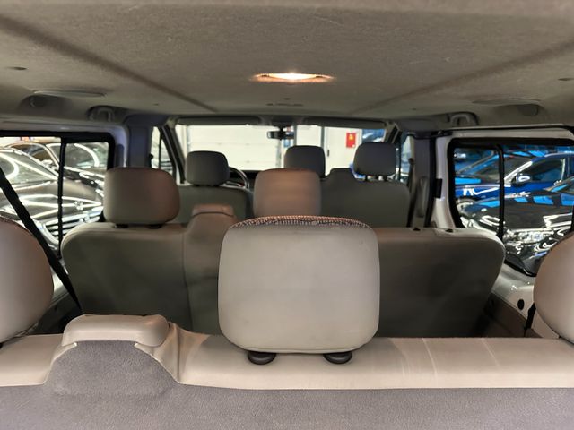 Renault Trafic Combi L1H1 2,7t  verglast*9- Sitzer*AHK*