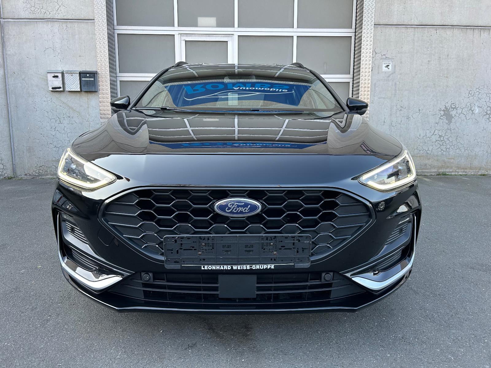 Ford Focus 1,5 ST-Line Vignale Autom.*LED*AHK*LEDER*