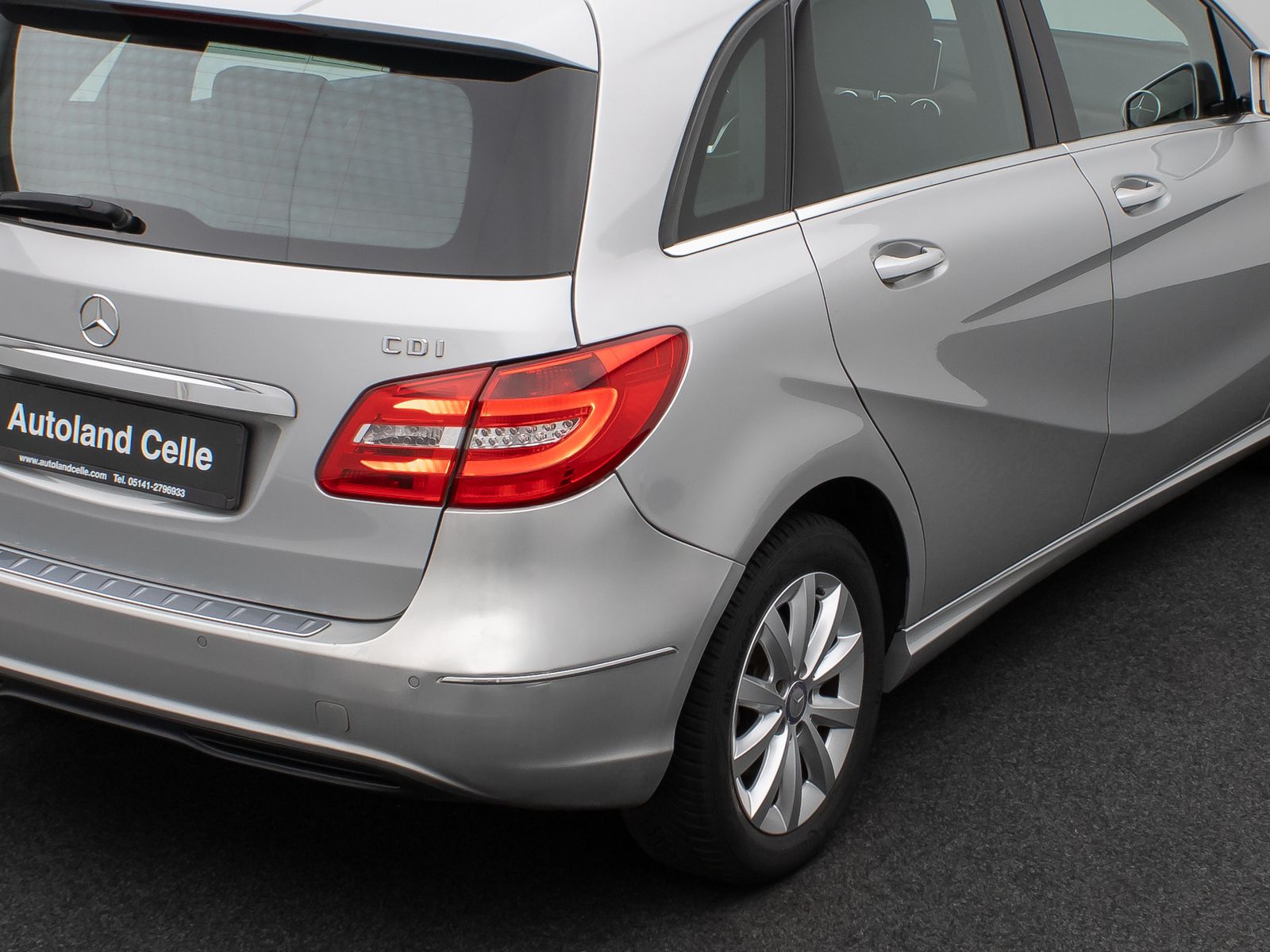 Fahrzeugabbildung Mercedes-Benz B 180 CDI Navi Sitzhzg Bi-Xenon PDC Klimaautomat