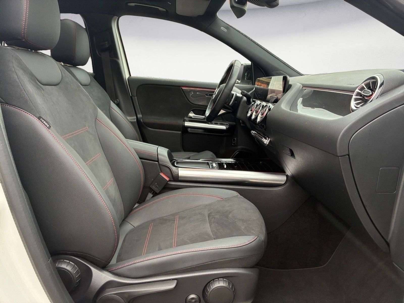 Mercedes-Benz GLA 220 4 MATIC AMG LED TEMPOMAT PANORAMA NAVI foto 12