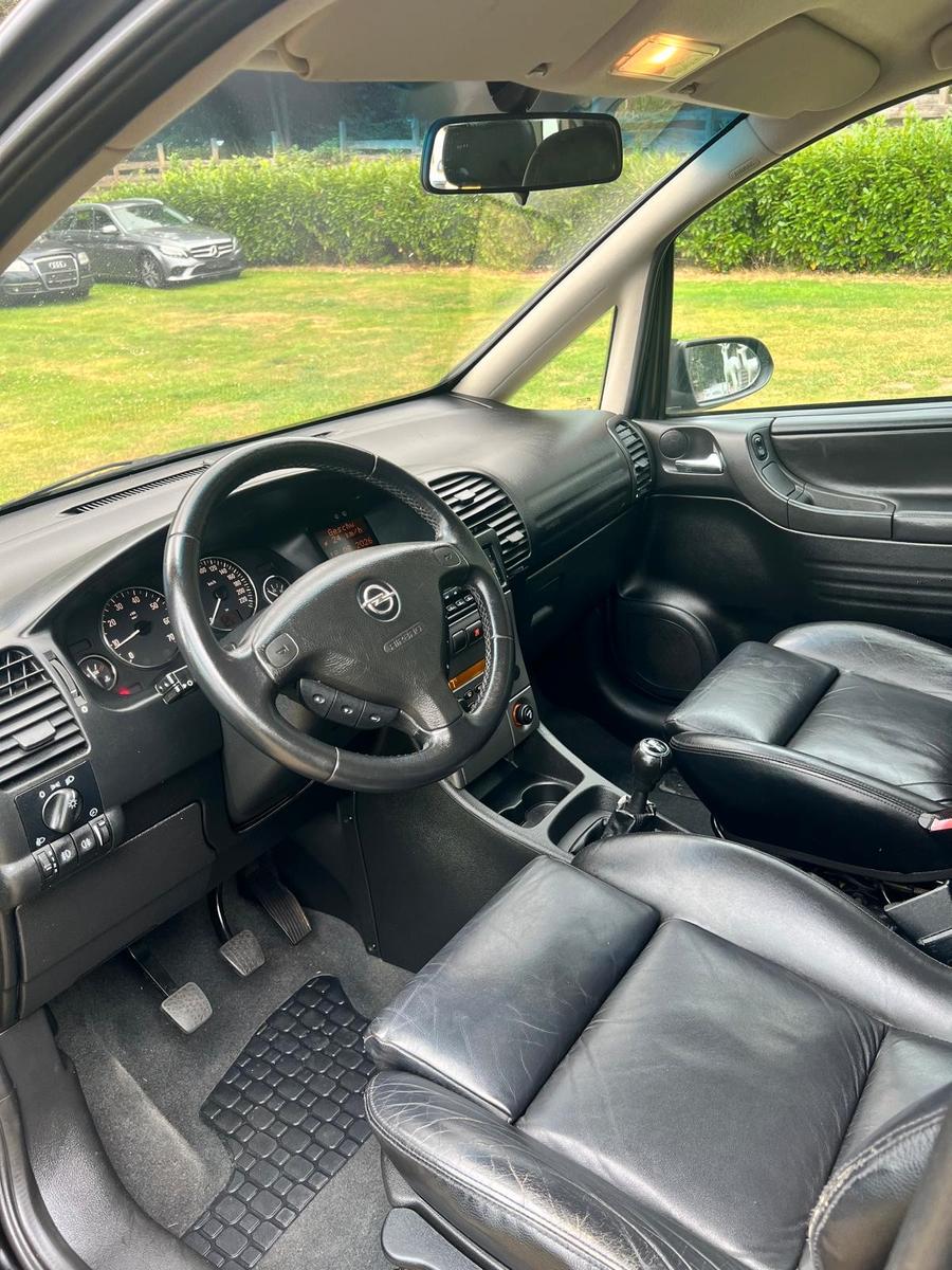 Opel Zafira 1.8 16V Executive-LEDER-AHK-1ER HAND