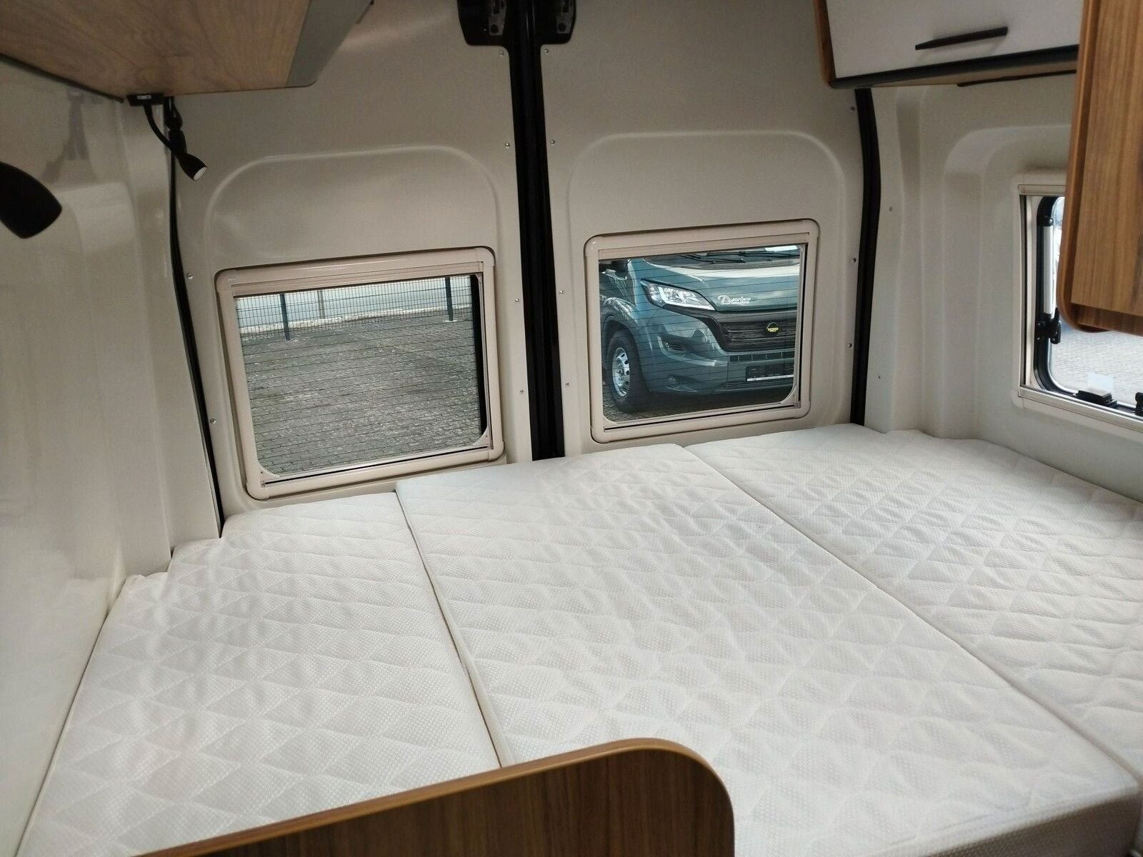 Fahrzeugabbildung Karmann Dexter 4x4 DE 560 AW Rückfahrkamera