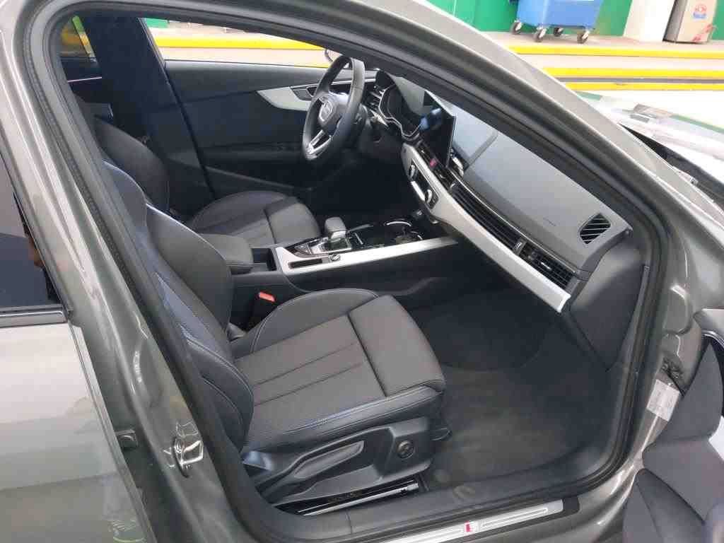 AUDI A4 2024