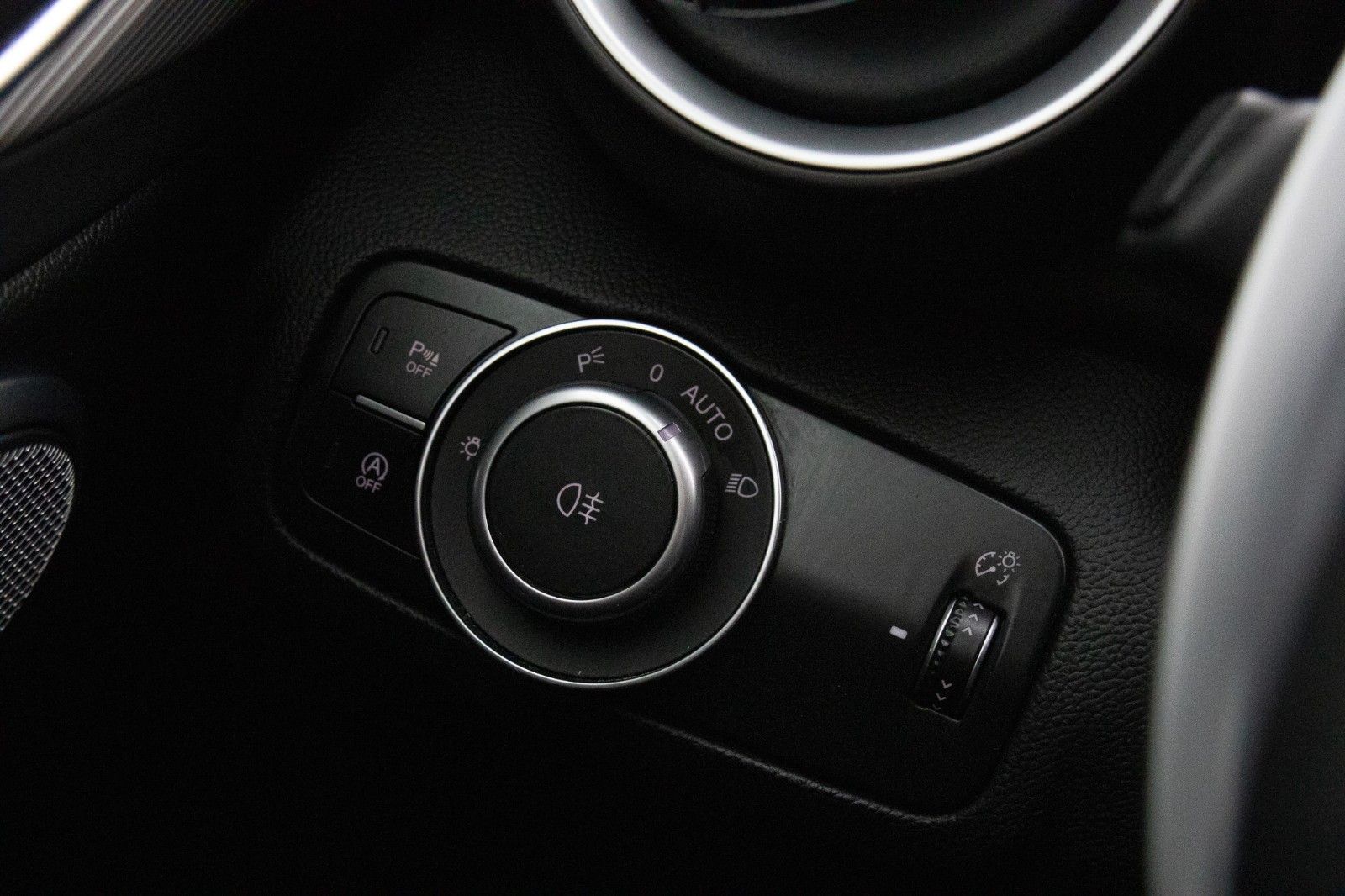 Fahrzeugabbildung Alfa Romeo Giulia MY23 Veloce 2.0T vom AR Vertragshändler