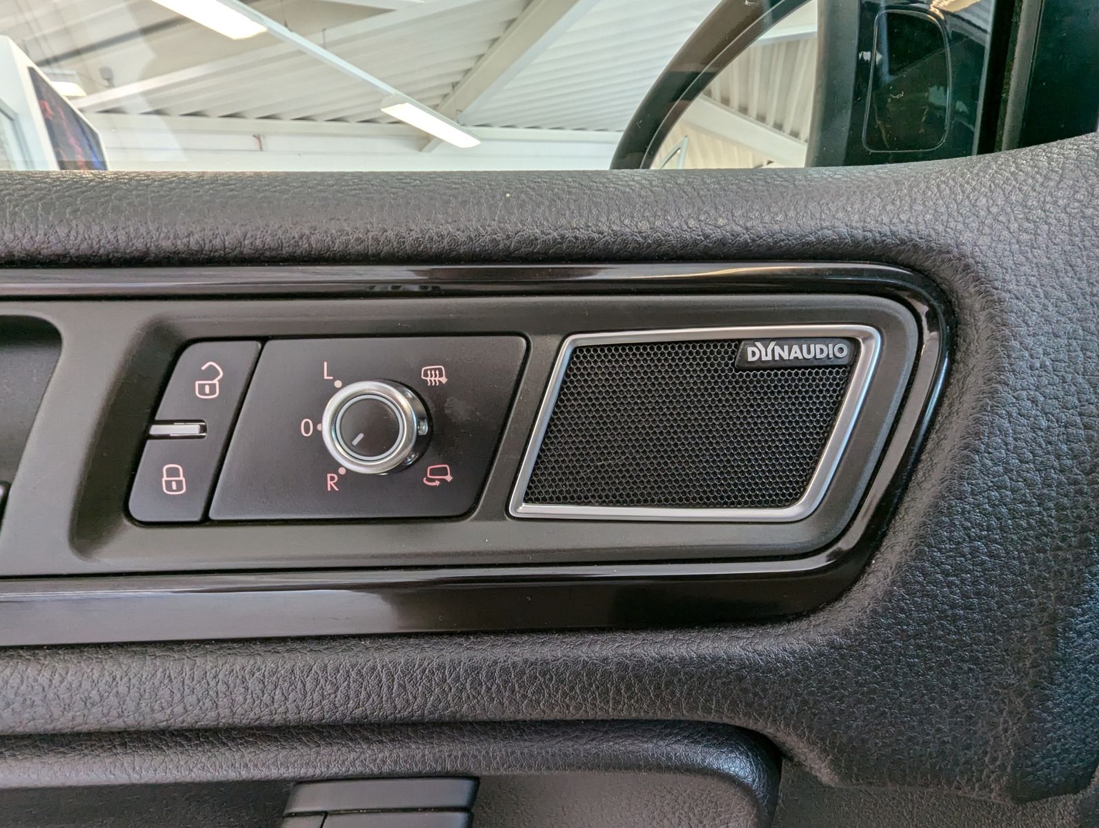 VW Touareg V6 TDI Pano Bi-Xen Memory DYNAUDIO StHz - Image 26