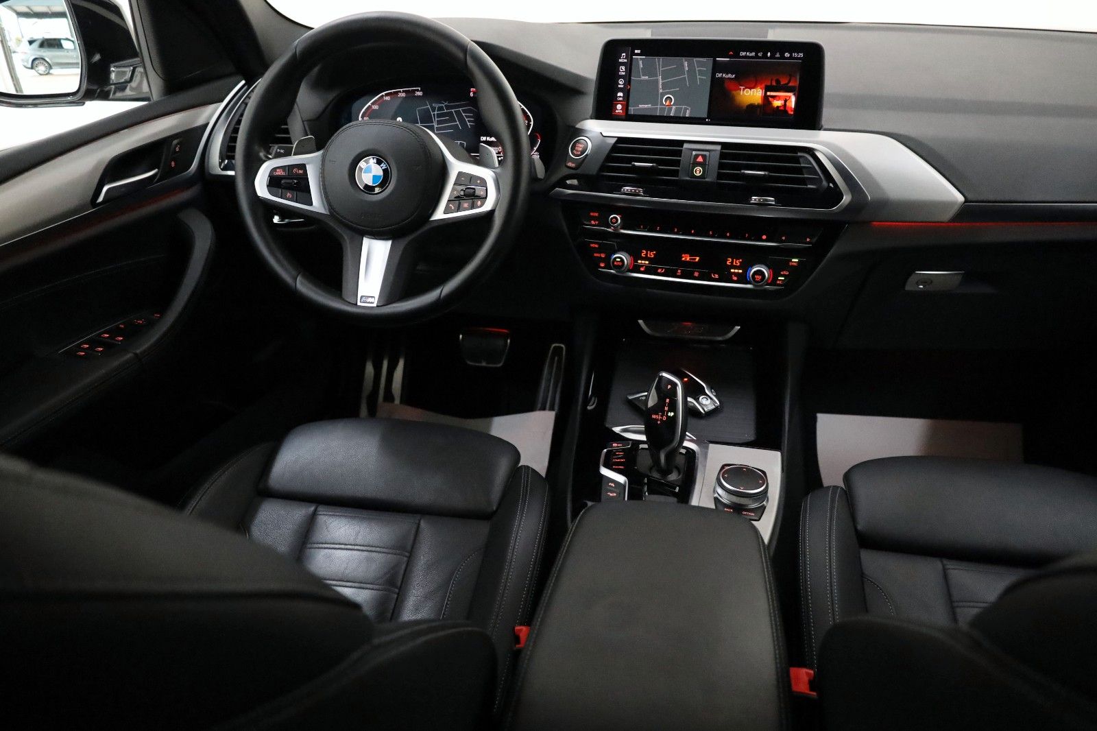 Fahrzeugabbildung BMW X3 xDrive 30d M Sport Leder,Navi,LED,Panorama,SH