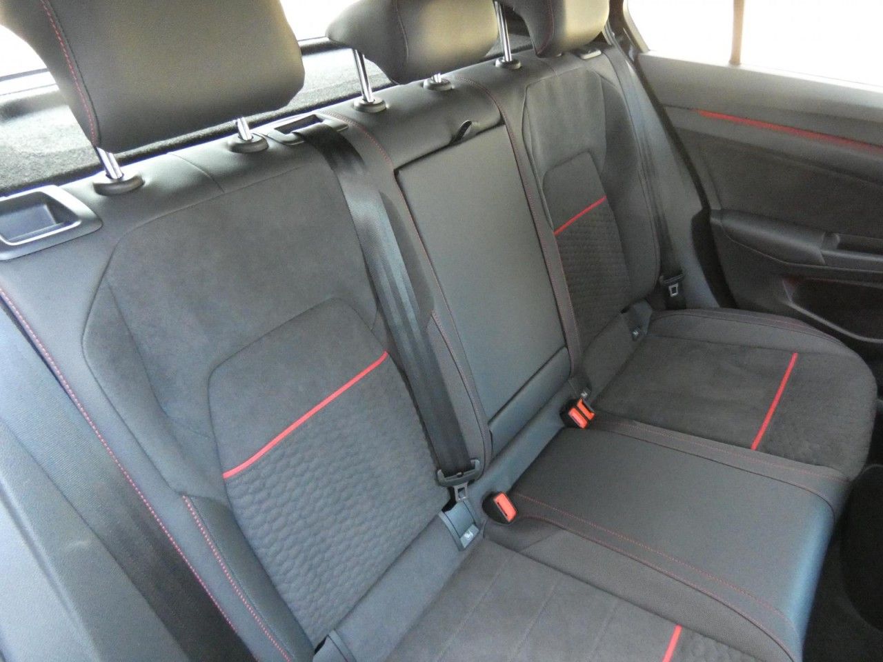 Volkswagen Golf VIII 2.0 TSI DSG GTI Clubsport MLED Navi SH foto 5