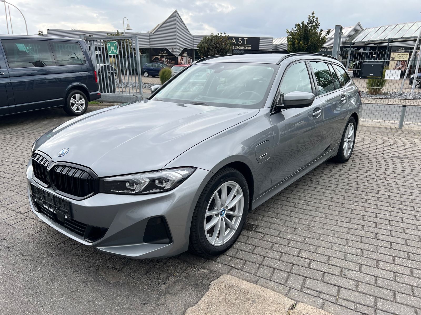 BMW 330e Touring ACC+AHK+Spur+Sportsitze Sensatec imagem 3