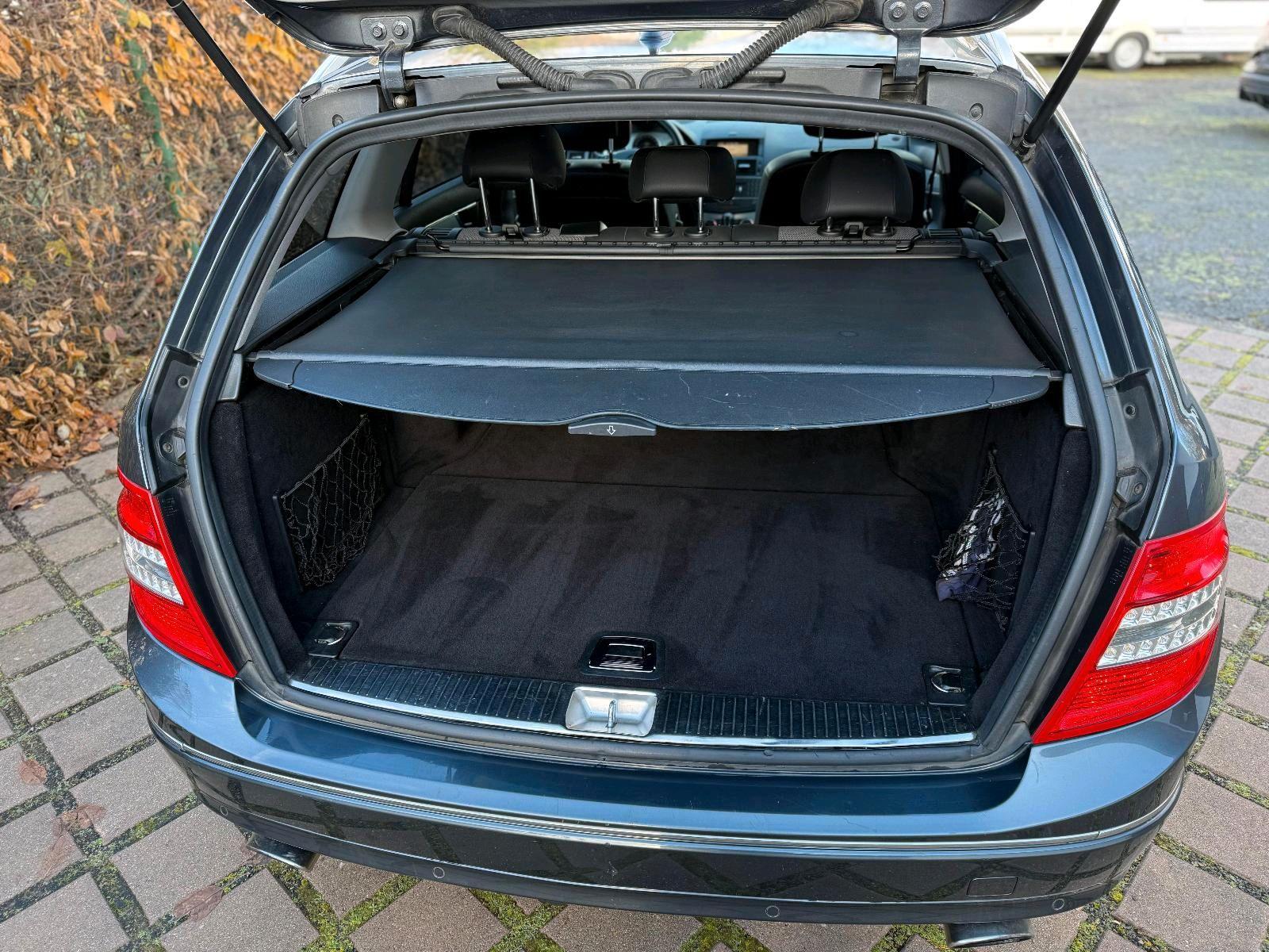 Mercedes-Benz 320 2008 — photo 10