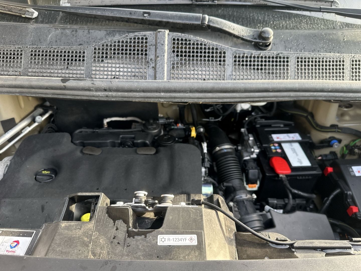 Fahrzeugabbildung Peugeot Expert Kombi L3 2.0 BlueHDi 145 PS 8-Sitzer *NAV