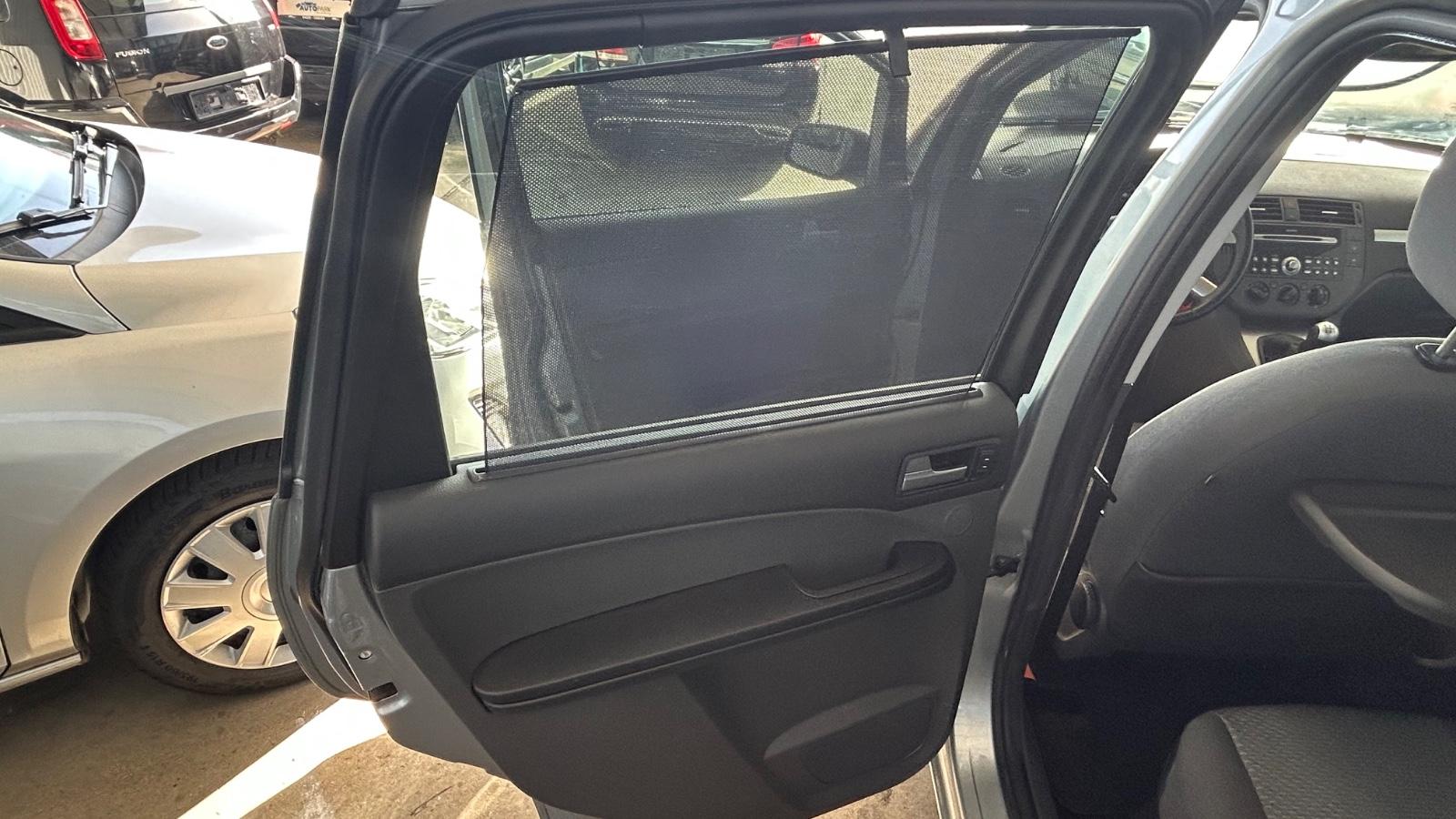Ford Focus 2005 — photo 15