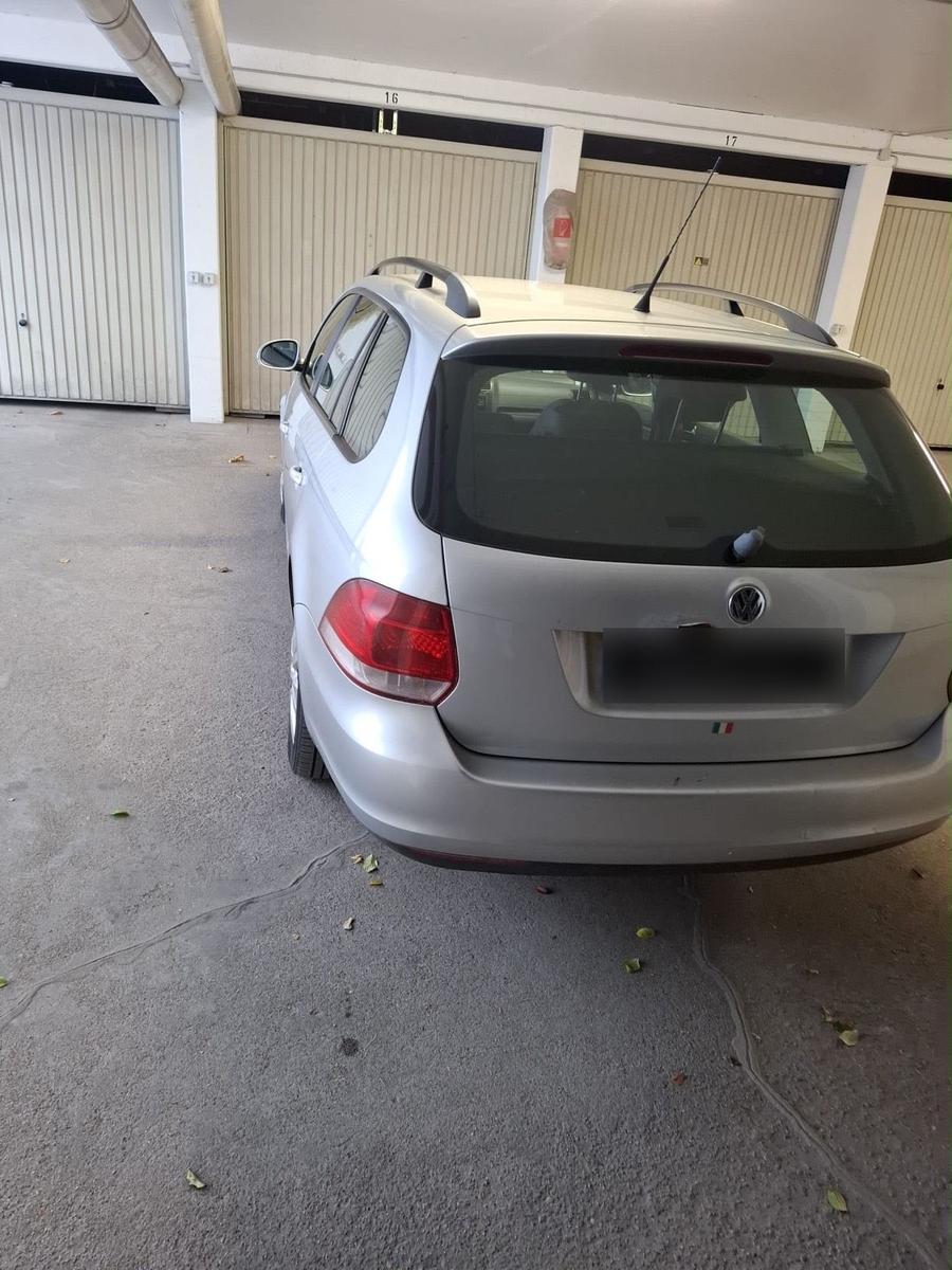 Volkswagen Golf 2012 — салон