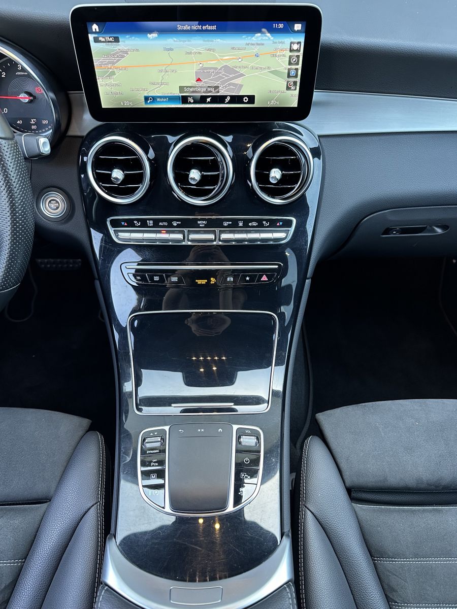 Fahrzeugabbildung Mercedes-Benz GLC 220d 4Matic AMG-Line NAV+LED+AHK+CARPLAY+SHZ