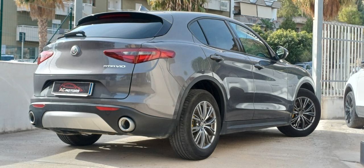 Alfa Romeo Stelvio 2.2 Turbodiesel 160 CV AT8 RW imagem 3