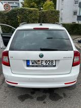 Skoda Octavia 1.6 TDI Elegance Combi Elegance - Skoda Octavia aus 2012 mit Diesel-Antrieb: Kombi, 1.6