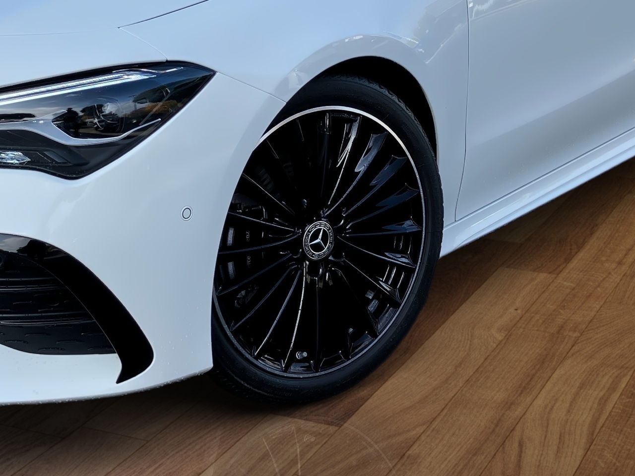 Fahrzeugabbildung Mercedes-Benz CLA 250 4M SB AMG Pano+Night+Burmester+Totw+Ambi