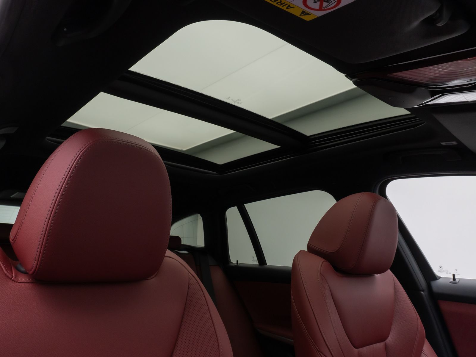 Fahrzeugabbildung BMW 330i M Sport Panorama Kamera DAB H/K DrivAssist