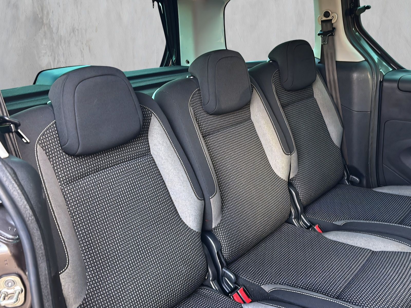 Fahrzeugabbildung Peugeot Partner Tepee Allure 1.2 Pure Tech Klimaaut.Temp