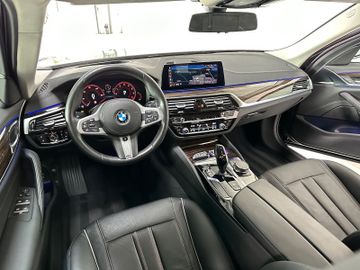 Fahrzeugabbildung BMW 540i xD LuxuryLine ACC Kamera HUD DAB HiFi Alarm