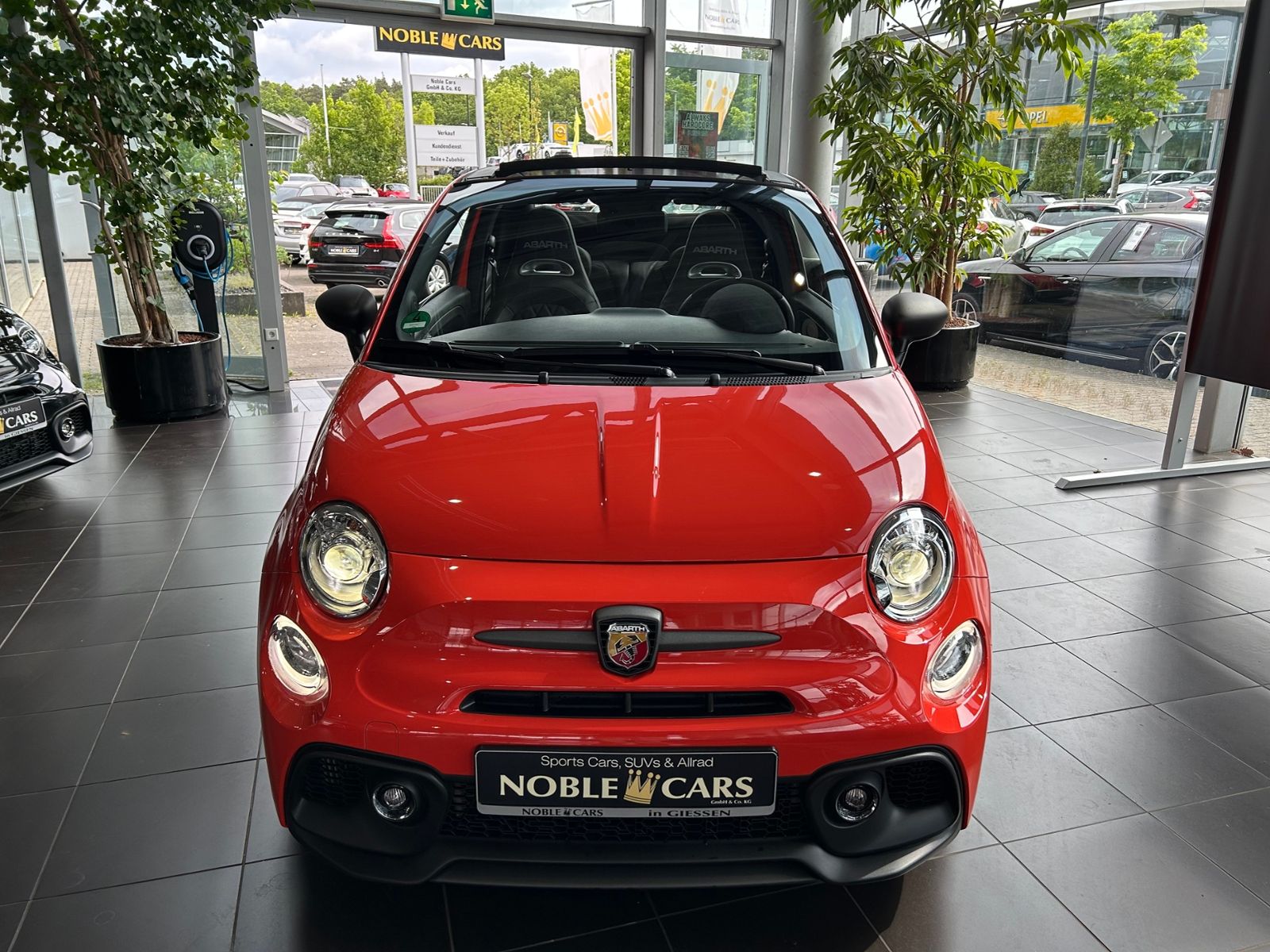 Fahrzeugabbildung Abarth 695C Cabrio Turismo BEATS NAV LEDER ALU