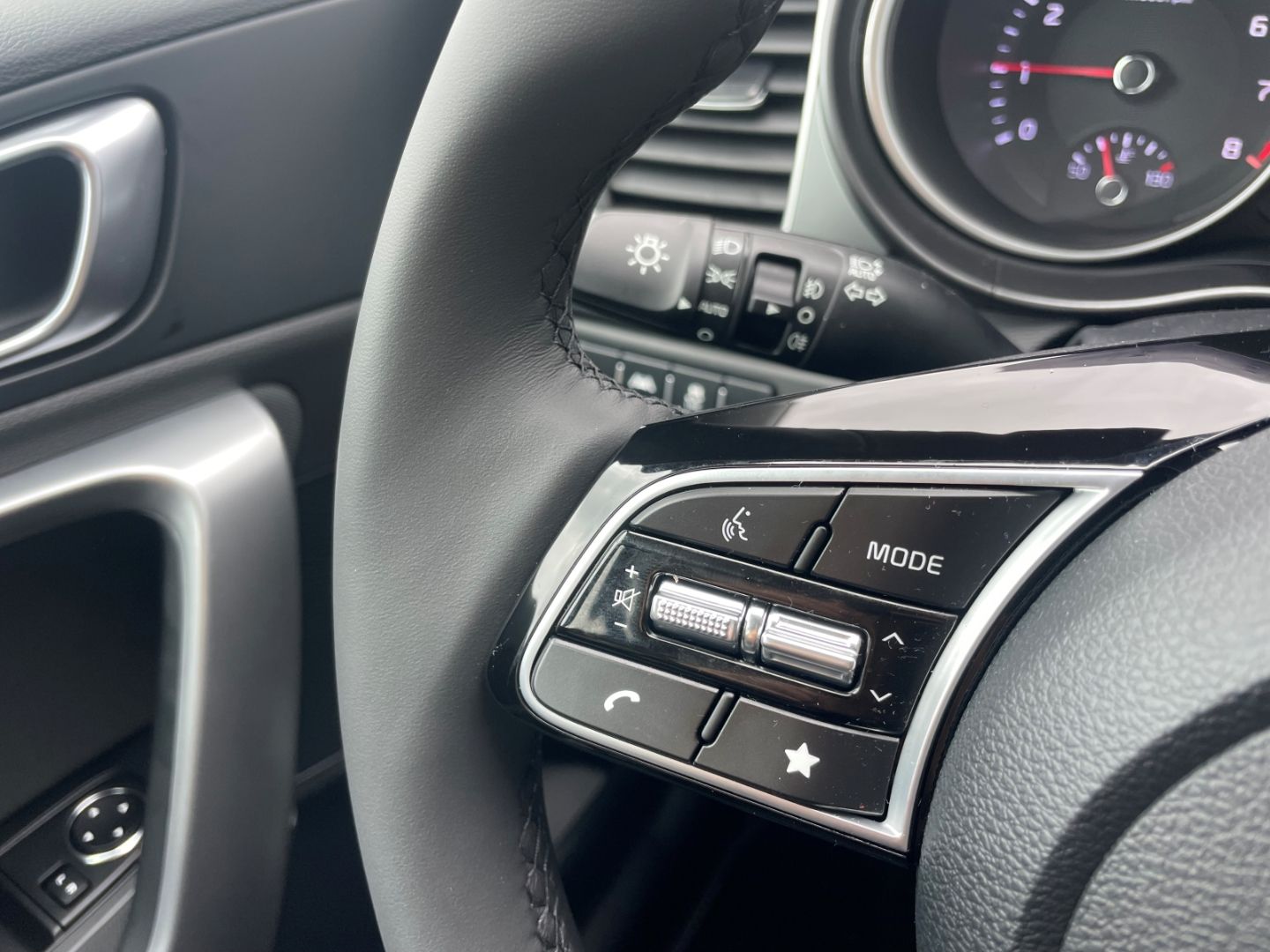 Fahrzeugabbildung Kia XCeed Core Navi Soundsystem LED Blendfreies Fern