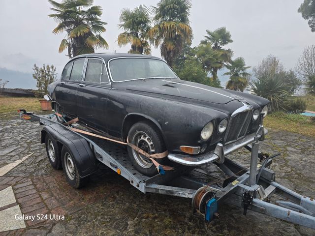 Jaguar 420 Saloon