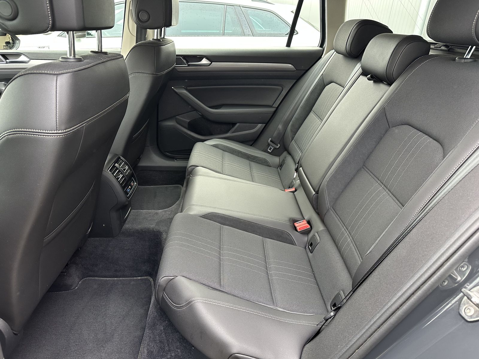 Fahrzeugabbildung Volkswagen Passat Alltrack 2.0 TSI DSG NAV+SHZ+ACC+KAMERA+2