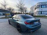 BMW 3er 320i *HUD *AUT *Sitzh *PDC *HiFi *Navi *LED - BMW 320: Si