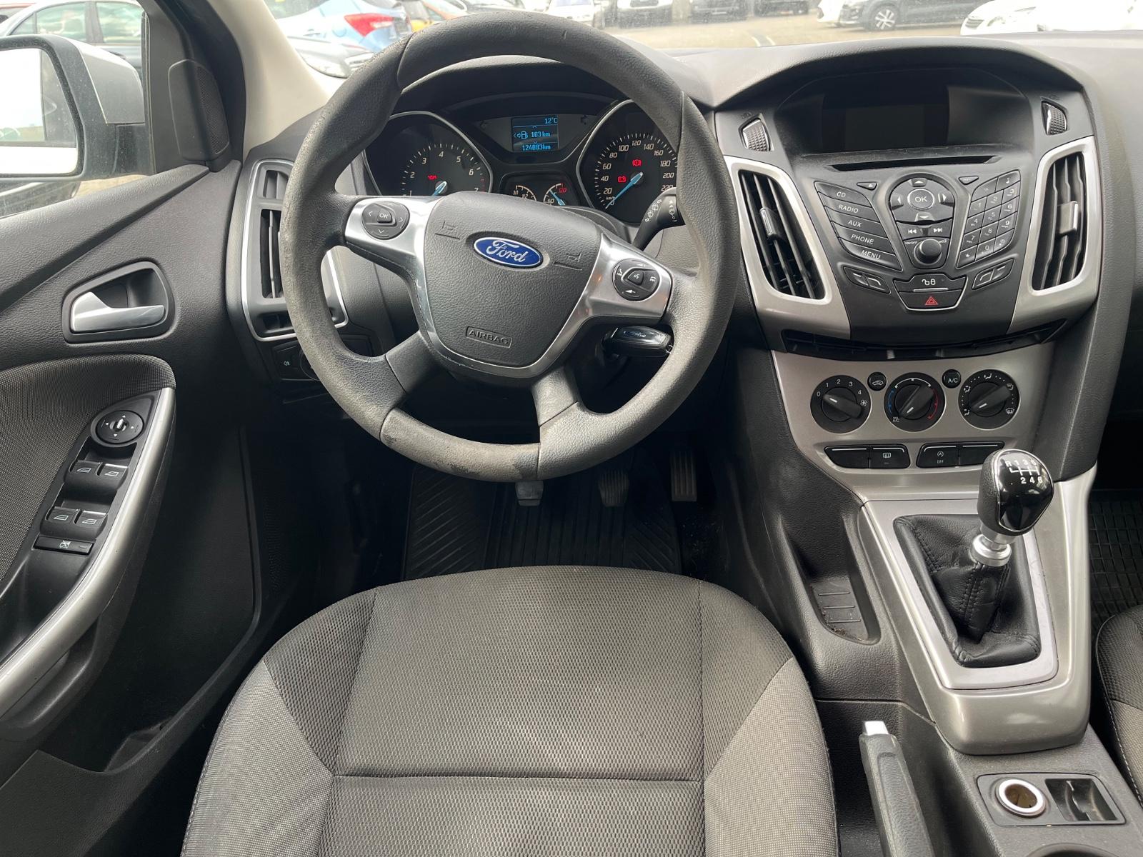 Ford Focus 2013 — photo 9