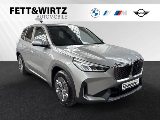 BMW iX1 xDrive30 Pano|Parkassistent|
