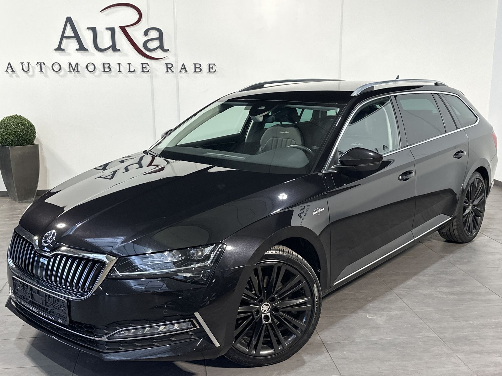 Fahrzeugabbildung SKODA Superb Combi 2.0 TSI DSG L&K NAV+LED+KAM+19ZO+VC