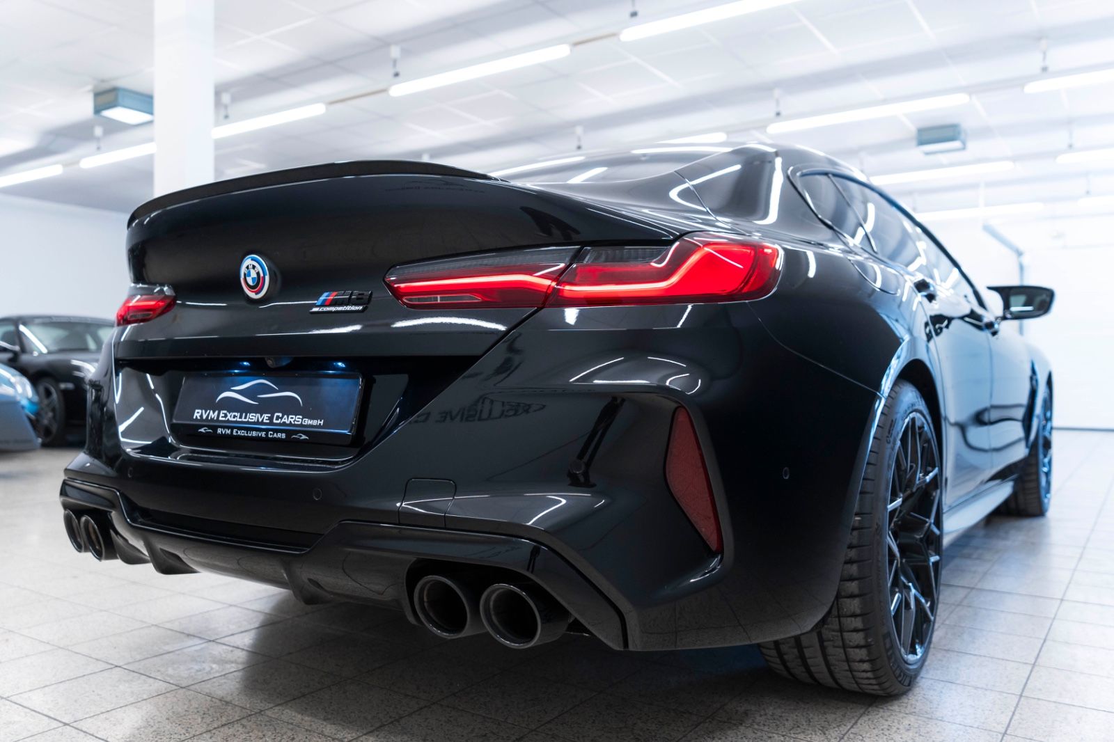 Fahrzeugabbildung BMW M8 Competition GC Head Up Laserlicht B&W ACC 360