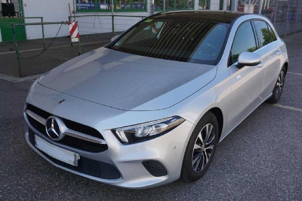 MercedesBenz A 200 NAVI PANO SITZHG RCAM AHK 2021