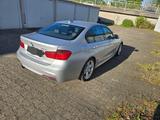 BMW 328i/Sport Automatik/M/Leder/Pano/HeadUp/HKSound - BMW 3er Reihe in Essen