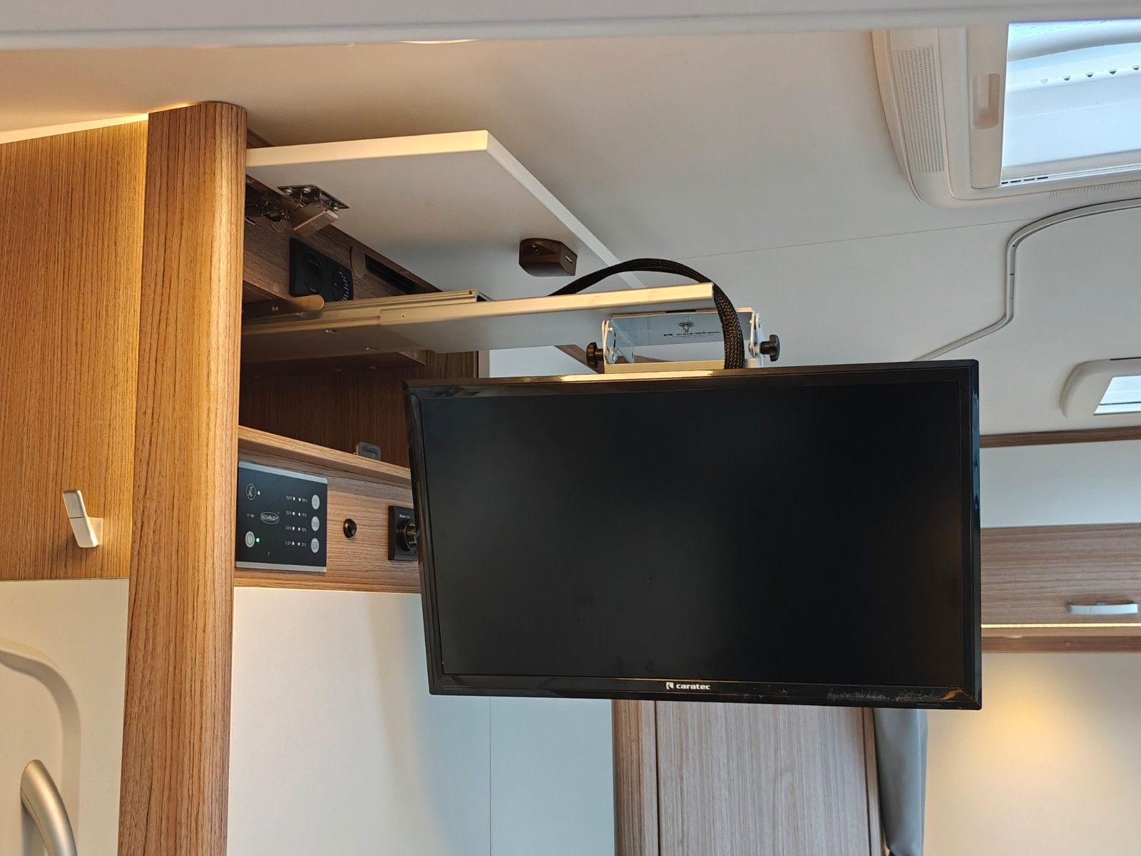 Fahrzeugabbildung Carado T-348 - Automatik, SAT, TV, 2x Solar, Hubbett -