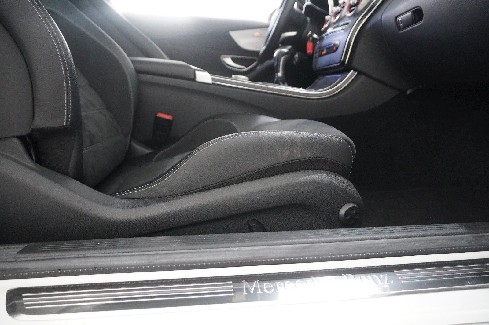 Fahrzeugabbildung Mercedes-Benz C 180 COUPE SPORT NAVI/LED/KAMERA/SPORT/SHZ/AMG