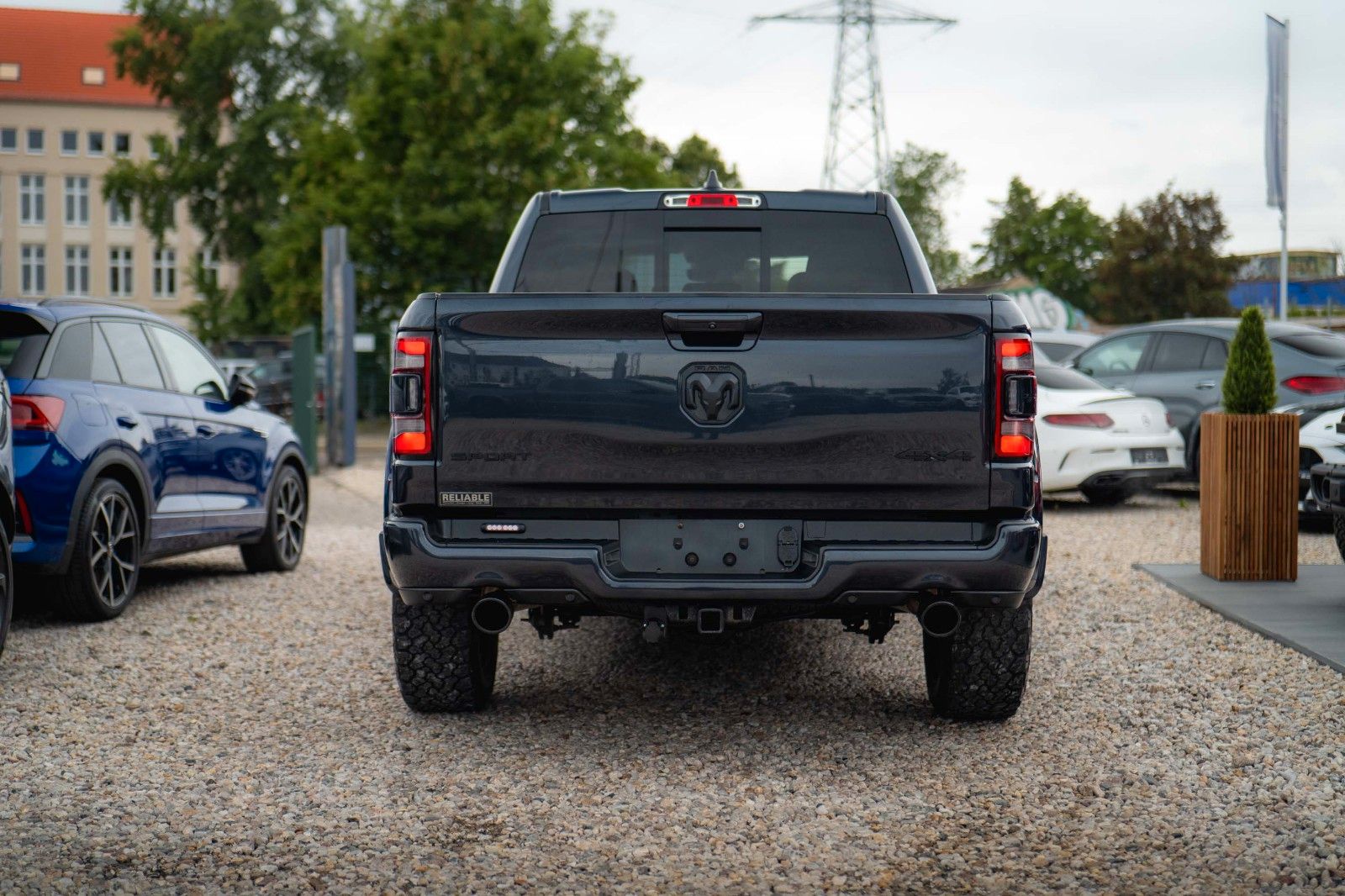 Fahrzeugabbildung Dodge RAM 5.7 V8 HEMI 4x4 OFFROAD Night Limited 19%