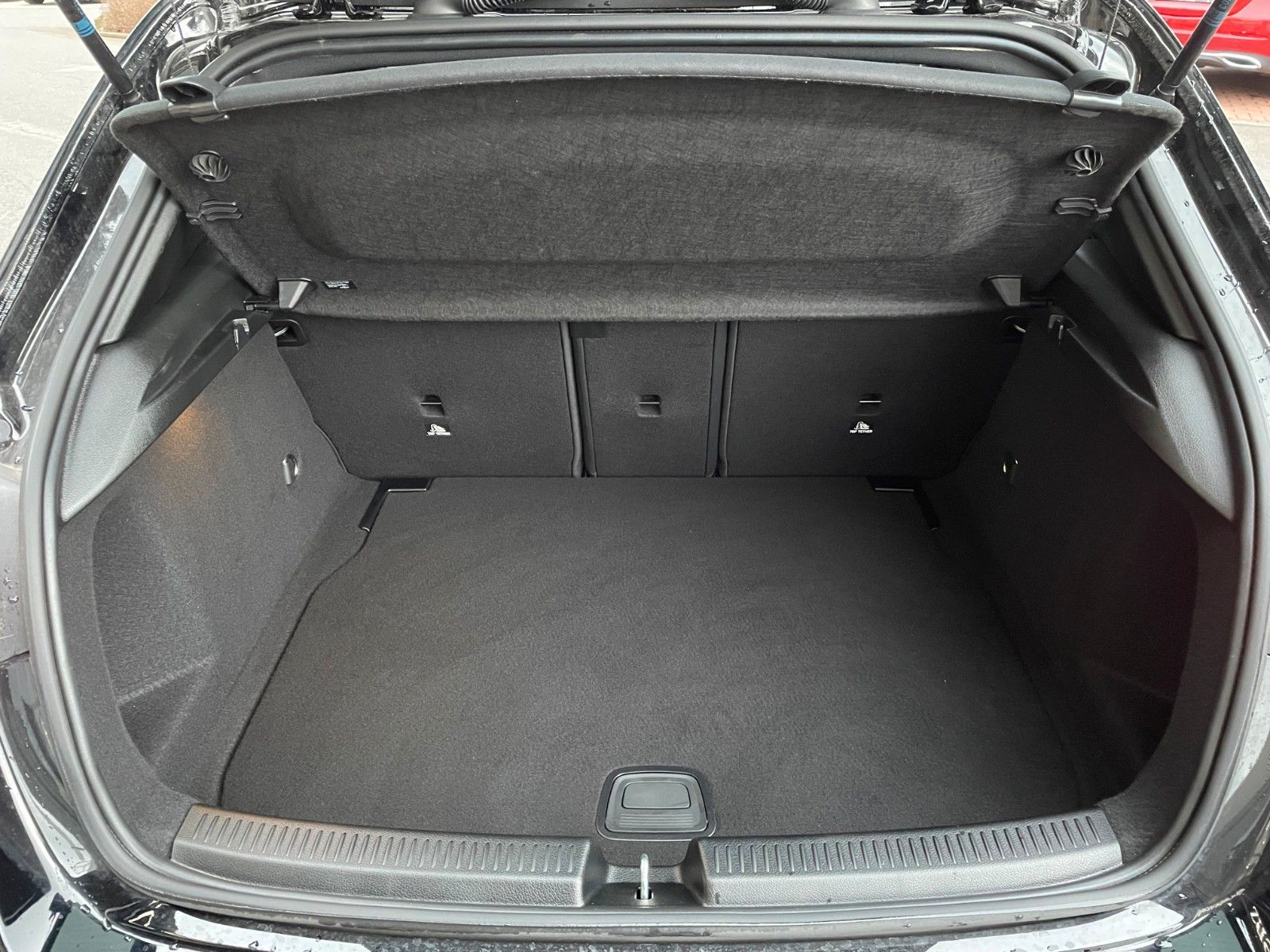 Fahrzeugabbildung Mercedes-Benz A 200 d Progressive AHK+MBUX+R-Kamera+Distr