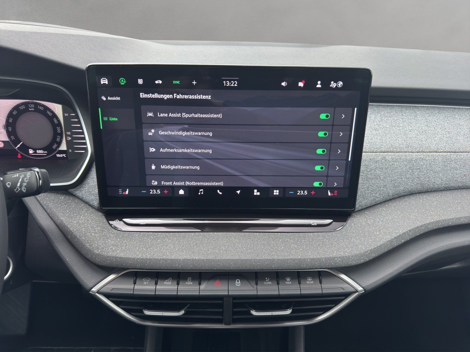 Fahrzeugabbildung SKODA Octavia 2.0 TDI DSG Selection/AHK/360°/HUD/LED/