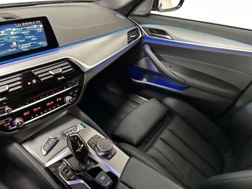Fahrzeugabbildung BMW 530i M Sport SAG Kamera H/K NavPro AHK Alarm HUD