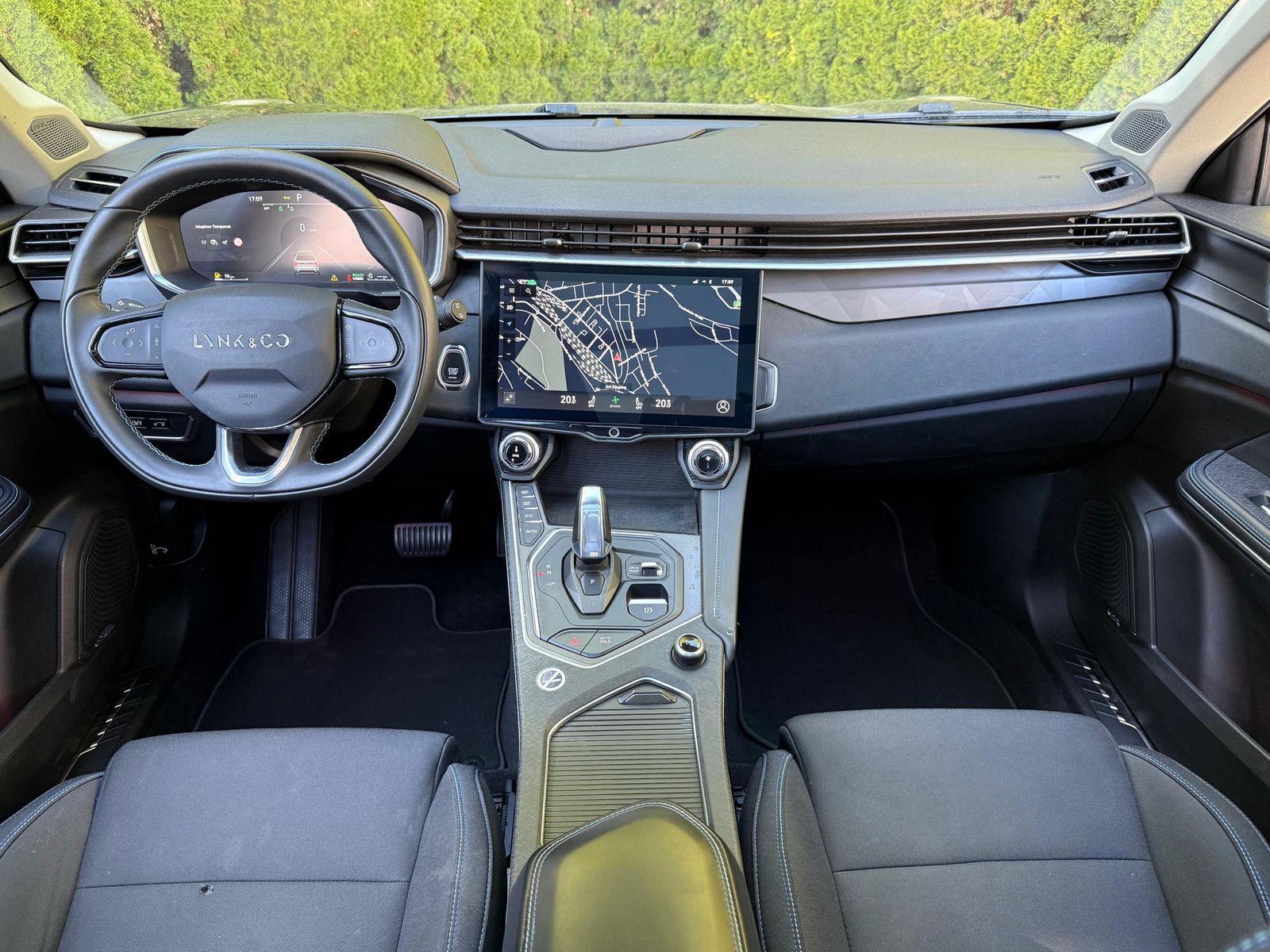 Fahrzeugabbildung Lynk&Co 01 1.5 T Aut PHEV PANO+LED+NAVI+ACC+MEMO+SHZ+360