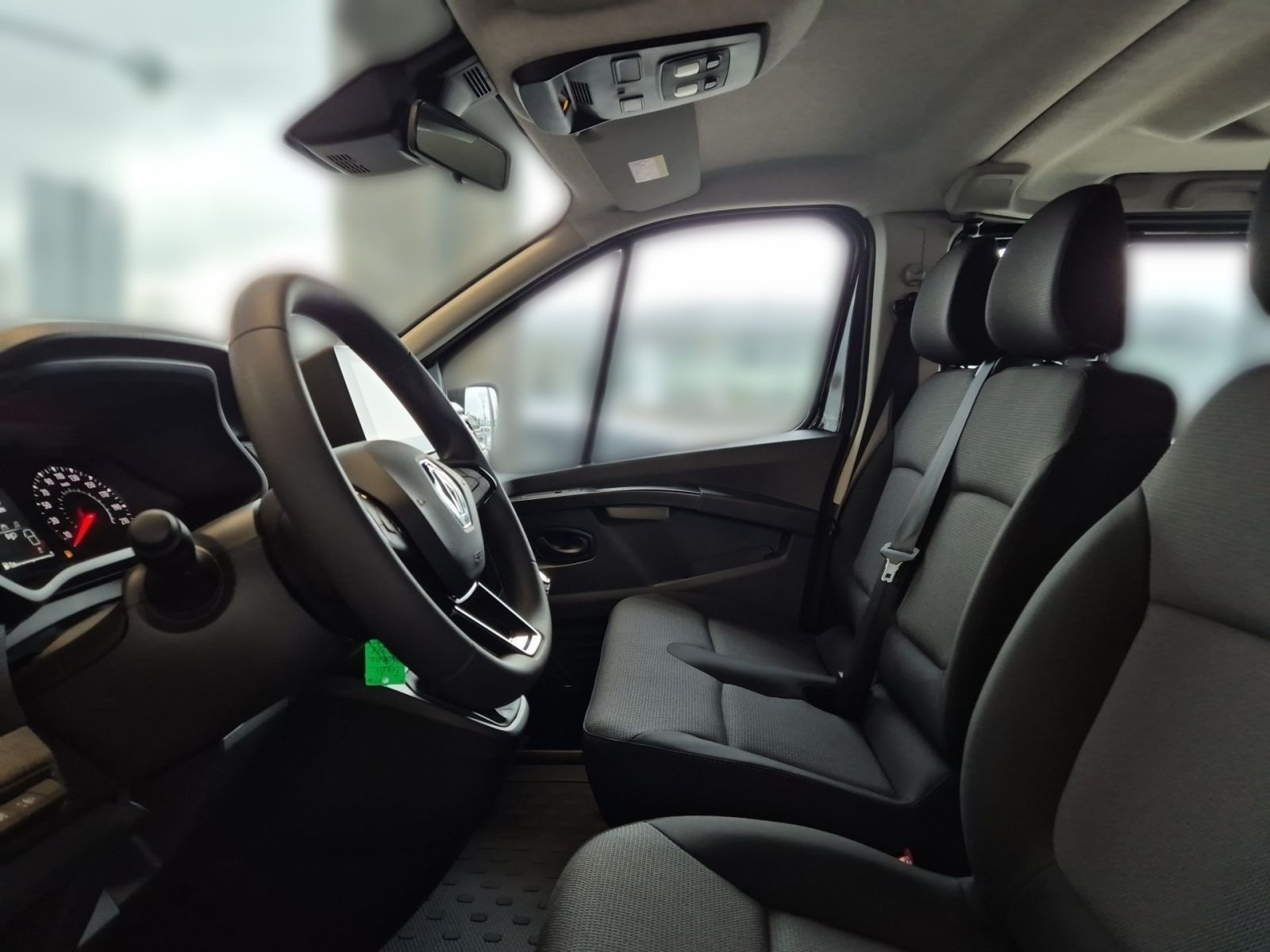 Fahrzeugabbildung Renault Trafic Combi L2H1 3,0t 9-Sitze Start dci 150