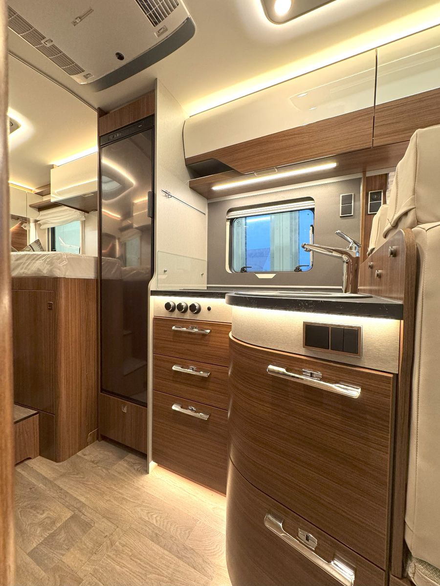 Fahrzeugabbildung HYMER / ERIBA / HYMERCAR B-Klasse MC-I White Line 600 - Vollausstattung!