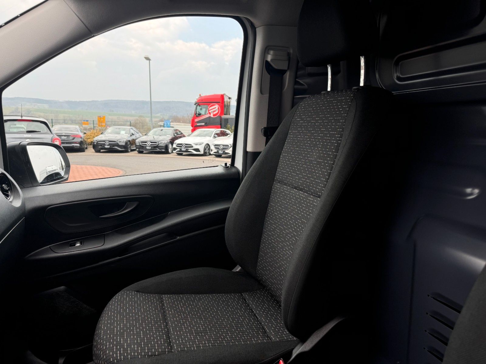 Fahrzeugabbildung Mercedes-Benz Vito 114 CDI 9G Kompakt BOTT REGAL Kamera Klima