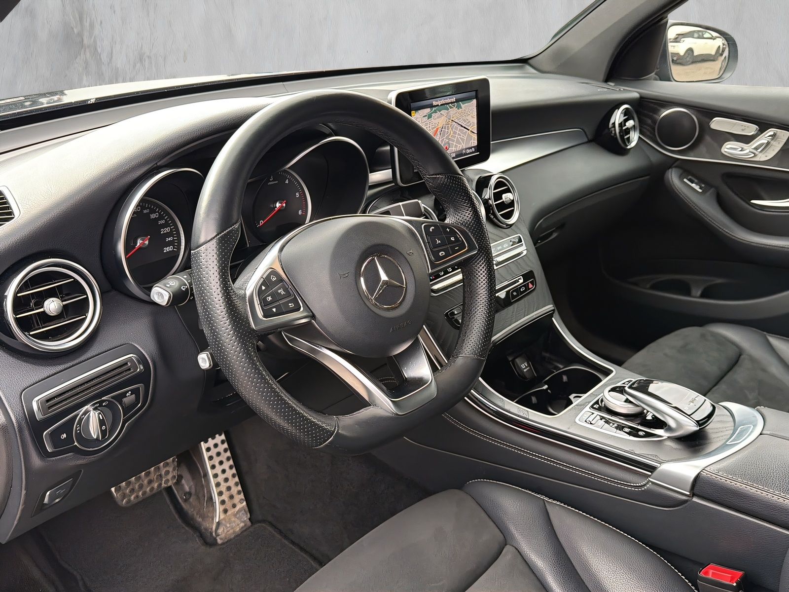 Fahrzeugabbildung Mercedes-Benz GLC 250 d Coupe AMG 4Matic MEMORY LED AHK KAMERA
