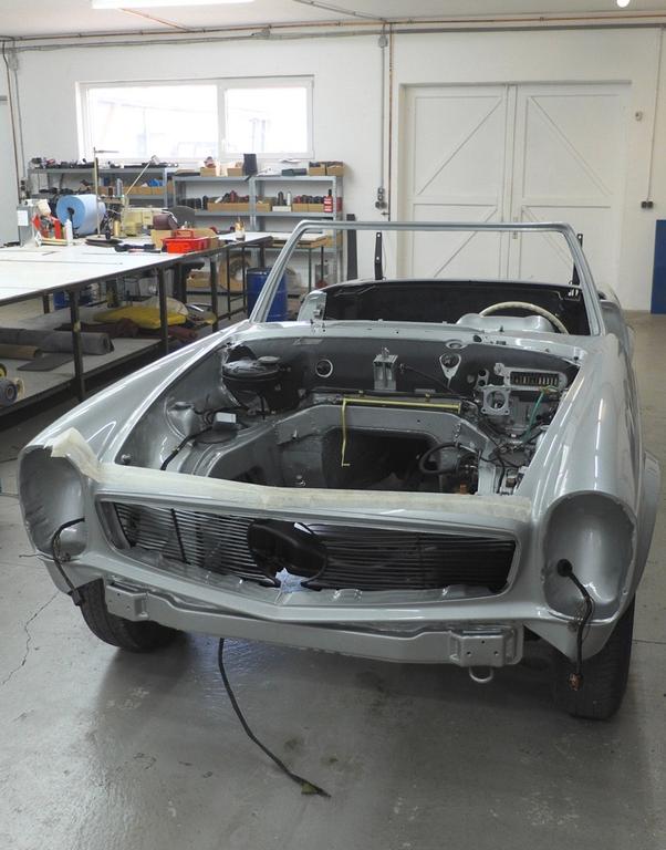 Mercedes-Benz SL 230